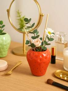 1 Bình hoa hình quả chanh bằng nhựa - Một chiếc bình hoa hình quả chanh mộc mạc, hoàn hảo để trưng bày hoa tươi hoặc hoa khô. Có thể dùng làm vật trang trí trung tâm cho bàn ăn, quà tặng sinh nhật/tốt nghiệp hoặc trang trí nhà cửa. Cũng thích hợp để trên bàn cà phê, kệ sách và bàn trang điểm. - Nhiều kiểu dáng - Xem 7