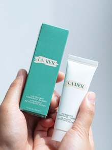 LA MER [迷你装] 精华泡沫洁面乳 30ml / 丰富泡沫，男士剃须的理想之选 / 不致痘，无硫酸盐配方 / 令肌肤倍感清爽、柔软、富有弹性 / 去除一天的污垢、花粉污染及其他导致肌肤老化迹象的刺激物 - NEW 30ml - 查看 4