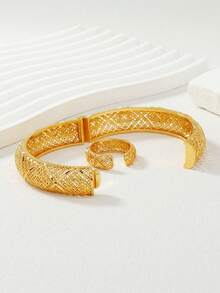 两件套中东斋月沙特阿拉伯风格镀金铜镂空宽手镯和戒指首饰套装，包含一个手镯和一个戒指。 - 金黃色 - 查看 5