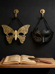 Set de 2 máscaras de pareja de alta gama con diseño de mariposa para fiesta de carnaval veneciana, máscaras de plástico negro con brillo dorado para Halloween y carnaval - Multicolor - Ver 4