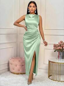 AIJ Amarilo Chic 女士长款缎面连衣裙，无袖修身设计，饰有褶裥细节和高开衩，优雅派对及正式场合夏季礼服 - 豆綠色 - 查看 1