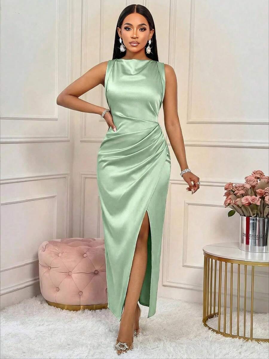 AIJ Amarilo Chic 女士长款缎面连衣裙，无袖修身设计，饰有褶裥细节和高开衩，优雅派对及正式场合夏季礼服 - 豆綠色 - 查看 1