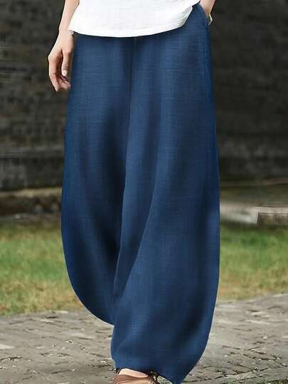 1条纯色梭织面料口袋女裤，适合约会、度假、日常穿着、生日派对、单身派对、学校派对等各种场合，四季皆宜，轻盈透气，牛仔效果。