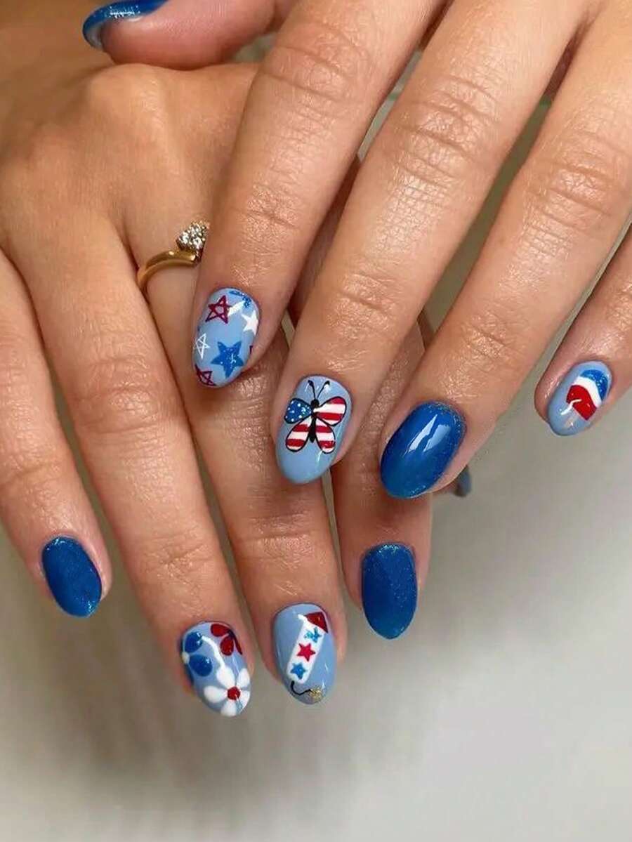 24 Stück kurze runde aufklappbare Fake Nägel Blau, kurze Nägel mit Pentagramm und Blumen Fake Nägel für den Unabhängigkeitstag - Verschiedenfarbig - Übersicht 1