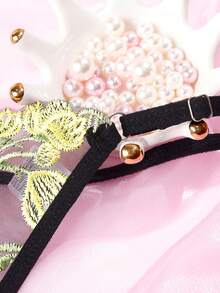Bộ đồ hai mảnh gồm áo hai dây xuyên thấu bằng lưới gợi cảm dành cho nữ. - màu đen - Xem 10