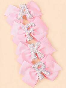 1 pieza Lazo para el cabello con inicial de la A a la Z, color rosa, con perlas y diamante de imitación, clip para el cabello tipo moño de animadora para volver a la escuela y ocasiones especiales - Rosa - Ver 2