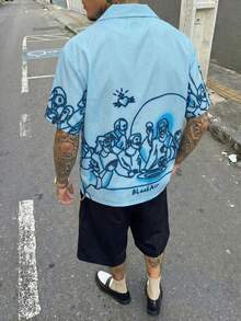 男士现代涂鸦印花衬衫，宽松版型，浅蓝色宗教艺术印花，方形涂鸦风格 - 彩色 - 查看 3