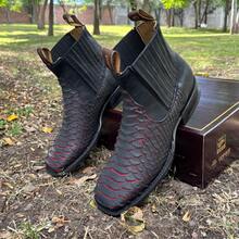 Botas chelsea vaqueras para hombre en piel color negro-rojo y cafe con Grabado pitón, estilo western moderno, elegantes y cómodas para toda ocasión Botines De cuero Botin - Negro - Ver 6
