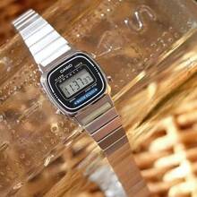 Đồng hồ kỹ thuật số cổ điển Casio LA670WD-1, dây đeo thép không gỉ, chống nước, báo thức, bấm giờ, đồng hồ đeo tay nữ. - Một cỡ - Xem 3