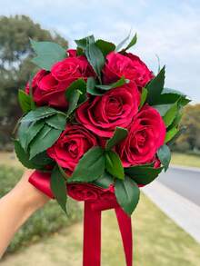 一套伴娘捧花 - 绿叶玫瑰蝴蝶结 - 婚礼抛捧花 - 浪漫伴娘拍照手捧花 - 户外婚礼新娘捧花，玫瑰花束可用作求婚和告白道具 - 适合豪华成人仪式和婚礼舞会 - 紅色 - 查看 3
