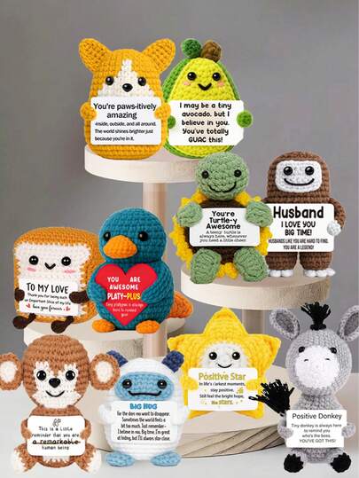 1件手工钩编桌面摆件，可爱科幻动植物毛绒玩偶，是送给闺蜜、女友、姐妹、妈妈、奶奶、同事、家人的理想生日礼物，传递正能量，适合派对、母亲节、父亲节、感恩节、房间装饰，也是一份小纪念品。
