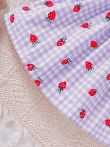 Đầm hai dây kiểu dáng dễ thương cho bé gái, họa tiết dâu tây kẻ caro hình trái tim, viền bèo nhún và nơ thắt cổ, thích hợp cho kỳ nghỉ hè, kèm túi đeo chéo viền hoa cùng màu, phù hợp cho mùa xuân/hè. - Màu tím - Xem 5