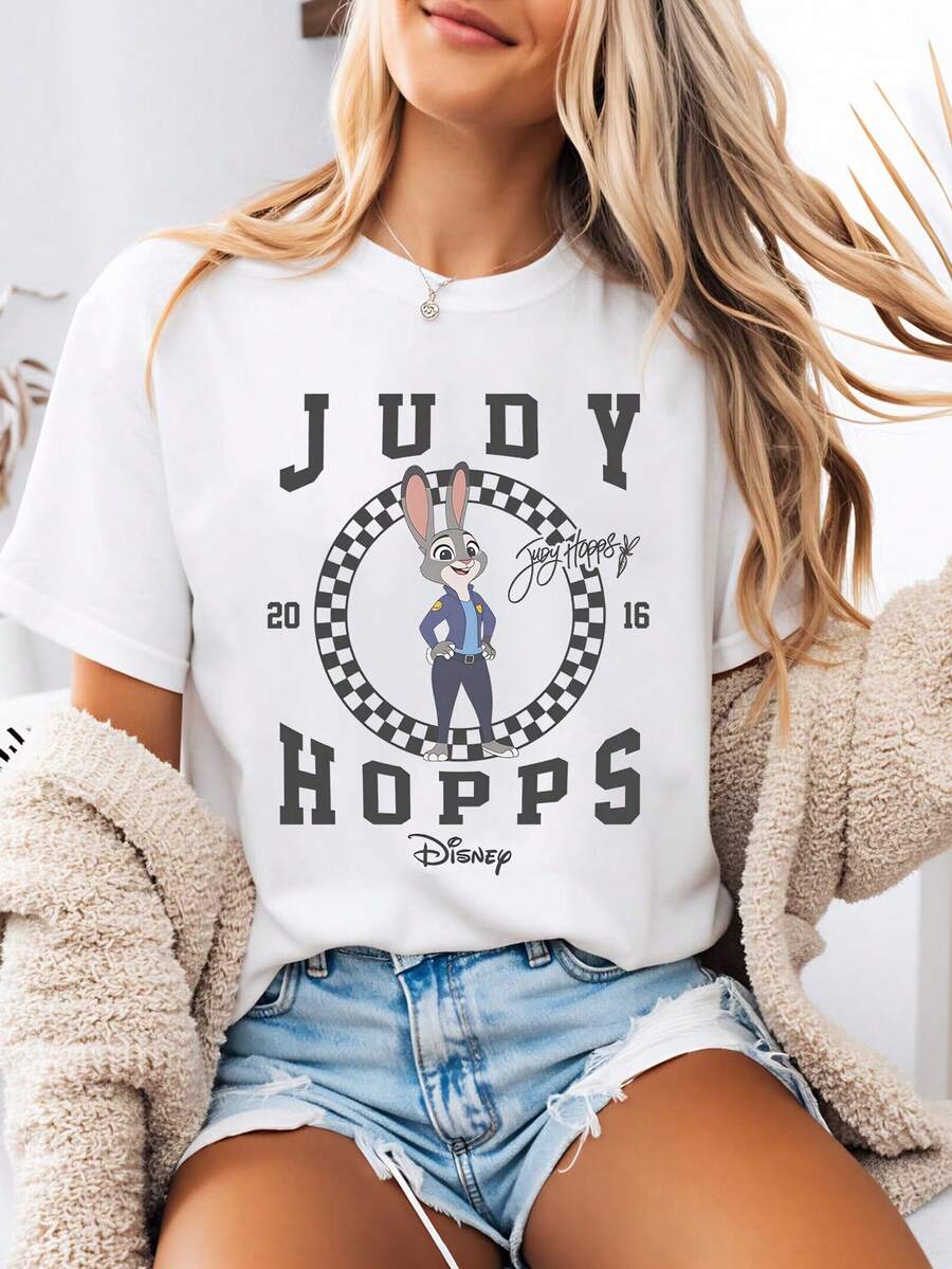 Disney-Style Women's Printed T-Shirt Featuring A Retro-Inspired Zootopia Judy Badge Design In Collegiate Cartoon Print. This Round-Neck Summer Top Is Crafted From Soft, Comfortable 100% Cotton Fabric, Perfect For Everyday Wear, Outdoor Activities, Or Shopping. It Also Makes An Ideal Choice For Women's Vacation Attire. - trắng - Xem 1