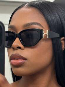 película gris marco negro