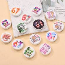 5颗六七印花硅胶珠，粉色/绿色/黑色随机款式，扁平圆形带孔珠，可用于DIY手链、项链、包包挂饰和其他手工项目 - 彩色 - 查看 1