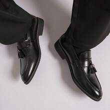 Mocasines con flecos negros para hombres, de moda y vintage, adecuados para uso empresarial y casual en todas las estaciones - Negro - Ver 3