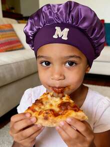 1顶A-Z字母儿童帽，紫色，弹性宽檐丝滑缎面睡帽，超柔软透气设计，带防滑内带，佩戴稳固，保护头发。 - 紫色 - 查看 5