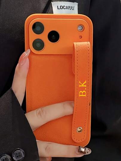 Luxury Litchi Texture Monogram Wrist Strap Phone Case Compatible With Apple 17 Pro Max 16 15 14 13 12 11 Pro, Customizable Monogram Name, Minimalist Anti-Fingerprint Anti-Drop Anti-Shock Couple Phone Case Soft Shell, Valentine's Day Gift, Birthday Gift, Holiday Gift, Gift For Him/Her, Personalized Gift
