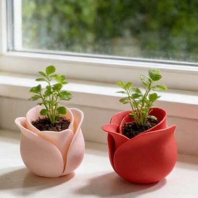1 chậu hoa hồng - Chất liệu nhựa in 3D, hoa hồng đỏ/hồng, chi tiết cánh hoa mờ, chậu thoát nước, thích hợp cho bàn làm việc kiểu cổ điển, ban công, trồng cây mọng nước, quà tặng trang trí Ngày của Mẹ, trang trí bàn làm việc cho cặp đôi ngày Valentine, trang trí ban công.