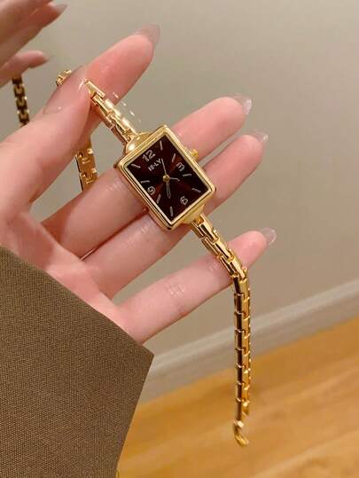 1枚金色椭圆形女士石英表，精致时尚，适合日常佩戴，也可作为生日/毕业礼物、休闲聚会和宴会的配饰。