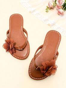1 Pair 3D Floral Thong Slippers, Fashionable Retro Summer Slides, Soft Non-Slip Beach Shoes For Kids, Suitable For Banquets, Gatherings, Parties, Weddings, And Vacations - Brown - View 4