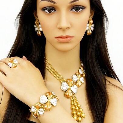 Un conjunto de joyería floral de lujo y elegante de alta calidad de estilo europeo y americano que incluye collar, pulsera, aretes y anillo para cenas, bodas, bailes, fiestas, uso diario y como regalo de cumpleaños para damas.