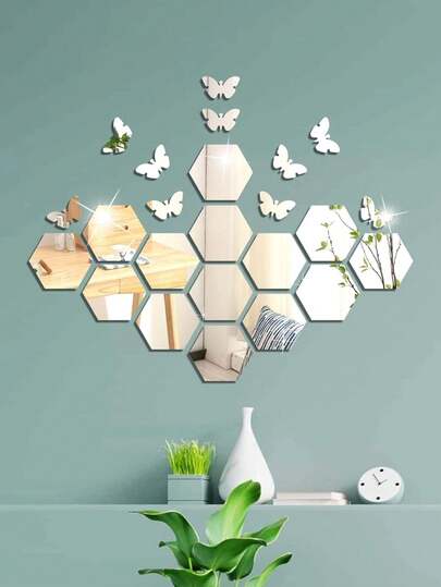 Bộ 24 miếng dán tường gương hình lục giác và bướm màu bạc, gồm 14 miếng hình bướm và 10 miếng hình lục giác, chất liệu acrylic, thích hợp cho phòng khách, phòng ngủ, nhà bếp và phòng tắm.