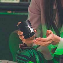 Cloudious9 - Molinillo de hierbas Tectonic9 dispensador automático eléctrico de especias a base de hierbas grande de aleación de aluminio de 2.5 pulgadas gris solo para el hogar y la cocina - Gris - Ver 5