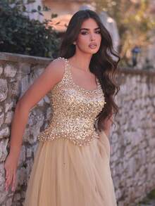 Faeriesty Đầm dạ hội nữ màu sâm panh đính sequin và hạt cườm, áo không tay cổ vuông ôm sát kết hợp với chân váy maxi xếp tầng bằng vải lưới, thiết kế eo tinh tế, phong cách sang trọng, phù hợp cho các bữa tối trang trọng, sự kiện thảm đỏ, dạ tiệc từ thiện, đám cưới và các dịp trang trọng khác. Thích hợp cho mùa xuân. - Rượu sâm banh - Xem 8