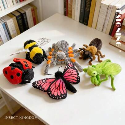 1 stuk realistische pluche knuffel uit de insectenserie, schattige cartoon bidsprinkhaan, spin, vlinder, bij knuffeldier, bureaudecoratie, kinderverjaardags-/vakantiecadeau