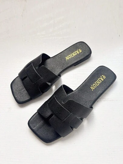 女士平底凉鞋，时尚方头黑色鳄鱼纹压花设计，适合搭配连衣裙，夏季穿着