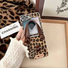 Leopard Print Leather Wristlet Strap, Cute Cartoon Bear Foldable Phone Case Suitable For Samsung Galaxy Z Flip3 5G/Galaxy Z Flip 4 5G/Galaxy Z Flip 5 5G/Galaxy Z Flip 6 5G, Fashionable Foldable Phone Case - Multicolor - View 5