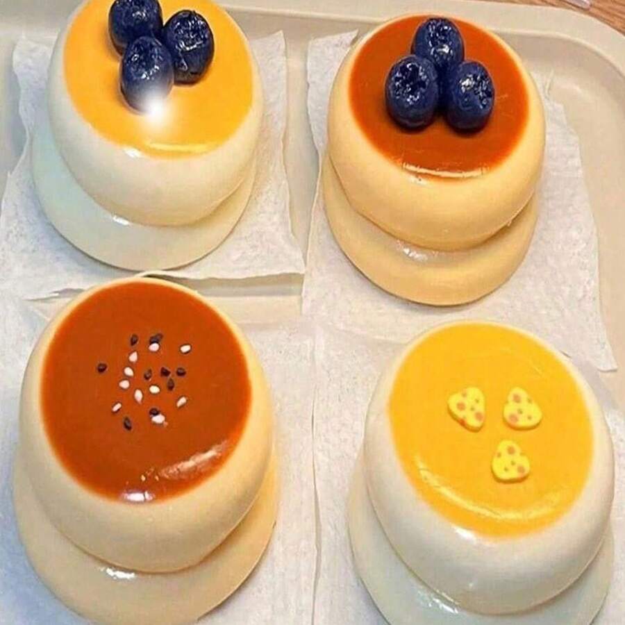 Strawberry & Blueberry Souffle Cream Squishies, Realistic Cake Squishy Stress Relief Toy, Perfect Gift For Holidays, Birthdays, Christmas, And Parties - A - 查看 1