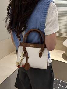 A Stylish, Minimalist And Exquisite Classic Women's Crossbody Bag For 2026. It Is A Bag With A Retro Style And A Sense Of Sophistication. - White - View 5