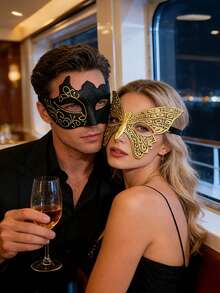 Set de 2 máscaras de pareja de alta gama con diseño de mariposa para fiesta de carnaval veneciana, máscaras de plástico negro con brillo dorado para Halloween y carnaval - Multicolor - Ver 1