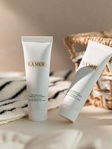 LA MER [迷你装] 精华泡沫洁面乳 30ml / 丰富泡沫，男士剃须的理想之选 / 不致痘，无硫酸盐配方 / 令肌肤倍感清爽、柔软、富有弹性 / 去除一天的污垢、花粉污染及其他导致肌肤老化迹象的刺激物 - NEW 30ml - 查看 6