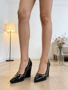 Tacones de cuña con remaches metálicos, tacones altos elegantes y puntiagudos para uso diario y fiestas - Negro - Ver 8