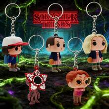 Hasbro 1个2026电视剧可爱食肉植物吊坠 | 电视剧粉丝生日派对礼物，独特吊坠，高品质背包吊坠，惊喜小礼物，学生派对实用小物（款式随机） - 彩色 - 查看 3