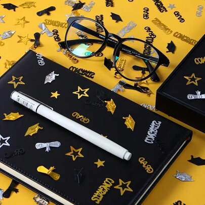 Đồ trang trí tiệc tốt nghiệp - Mũ tốt nghiệp màu đen & vàng, bằng tốt nghiệp, thích hợp làm phông nền chụp ảnh tiệc, có thể trưng bày hoặc vứt đi.