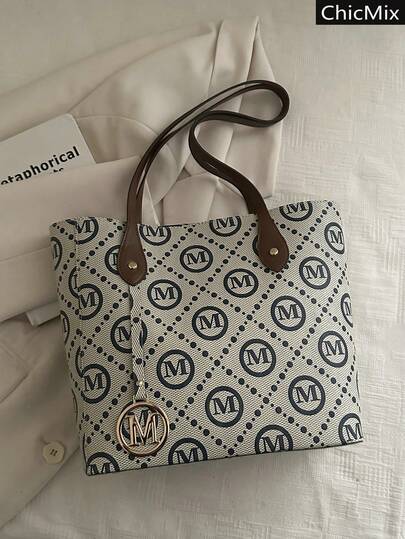 新款时尚复古铆钉装饰大容量通勤手提包，优雅百搭，五金吊饰点缀，经典女士单肩包，适合购物、携带钱包、年轻女性、大学生、职场新人及白领人士。非常适合办公室、大学、工作、商务、通勤、户外活动、旅行及郊游等场合。