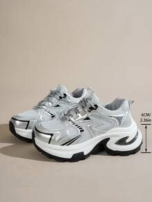 女士新款透气网面厚底休闲运动鞋，系带款，白色/灰色，时尚轻便，适合所有季节 - 銀色 - 查看 7