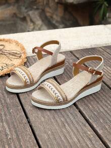 Sandal đế xuồng hở mũi dành cho nữ, thích hợp cho kỳ nghỉ hè, kiểu dáng đan lát đính đá và có khóa cài. - Màu be - Xem 2