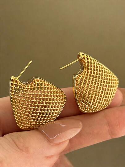 1对时尚镂空金属圈形耳环，金色和银色，轻盈网状设计，个性十足，百搭时尚饰品，适合日常佩戴和派对礼物