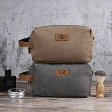 1个定制帆布男士洗漱包，个性化旅行收纳袋，定制帆布男士梳妆包，时尚百搭的旅行必备单品，专为现代绅士设计。这款可定制的洗漱包可以刻上姓名、珠宝等图案。 - 彩色 - 查看 8