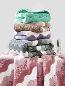 1/2pcs Coral Fleece Wavy Pattern Bath Towel, Super Soft & Absorbent, Quick Drying, Suitable For Face/Body Washing, High Quality & Lightweight, Applicable For Bathroom, Bedroom, Home, Hotel, Swimming Pool, SPA, All Seasons, Bathroom Decor, Bathroom Accessories, Valentine's Day Gift - Multicolor - View 10