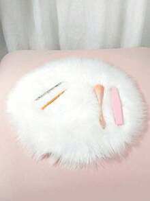 30x30厘米圆形美甲摄影道具，毛绒天鹅绒展示垫，带防滑底，适用于美甲产品拍照，柔软直播装饰垫，适用于沙龙展示、美甲贴片展示、DIY项目、电商拍摄、社交媒体内容、工作室、家居、送给美甲师、网店卖家、网红、学生、圣诞节、生日、情人节。 - 白色 - 查看 7