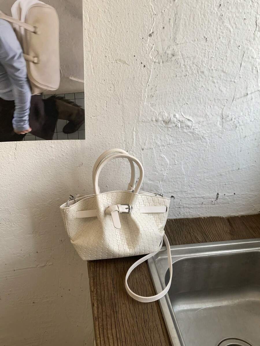 High-Quality, Fashionable, Versatile And Stylish Crossbody Bag With A Shoulder Strap. Bag With Pleated Design. Suitable For Use When Going Out, Attending Parties Or Gatherings. - White - View 1