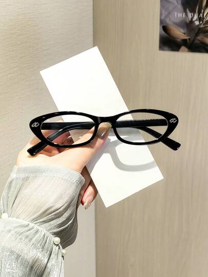 1 gọng kính mắt mèo dáng hẹp dành cho nữ, chất liệu polycarbonate, nhẹ, ôm sát, tròng kính trong suốt, phù hợp cho công việc văn phòng hàng ngày. Có hộp đựng kính.