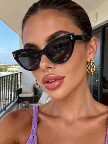 一副男女通用猫眼小框极简复古太阳镜，全框百搭时尚眼镜，适合度假、运动、音乐节、夏季配饰、海滩、家庭出游、高尔夫、徒步旅行、驾驶、户外活动、度假、海滩配饰，优雅风格 - 黑灰-1 - 查看 1