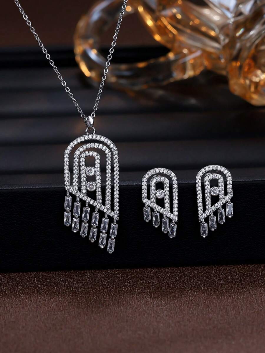 Bộ 2 món trang sức cao cấp đính đá Zirconia tổng hợp, thiết kế hình vòm tua rua, kiểu dáng rỗng, thích hợp làm quà tặng cho phụ nữ.